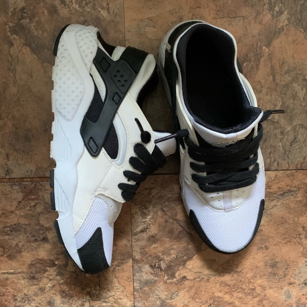 black and white huaraches